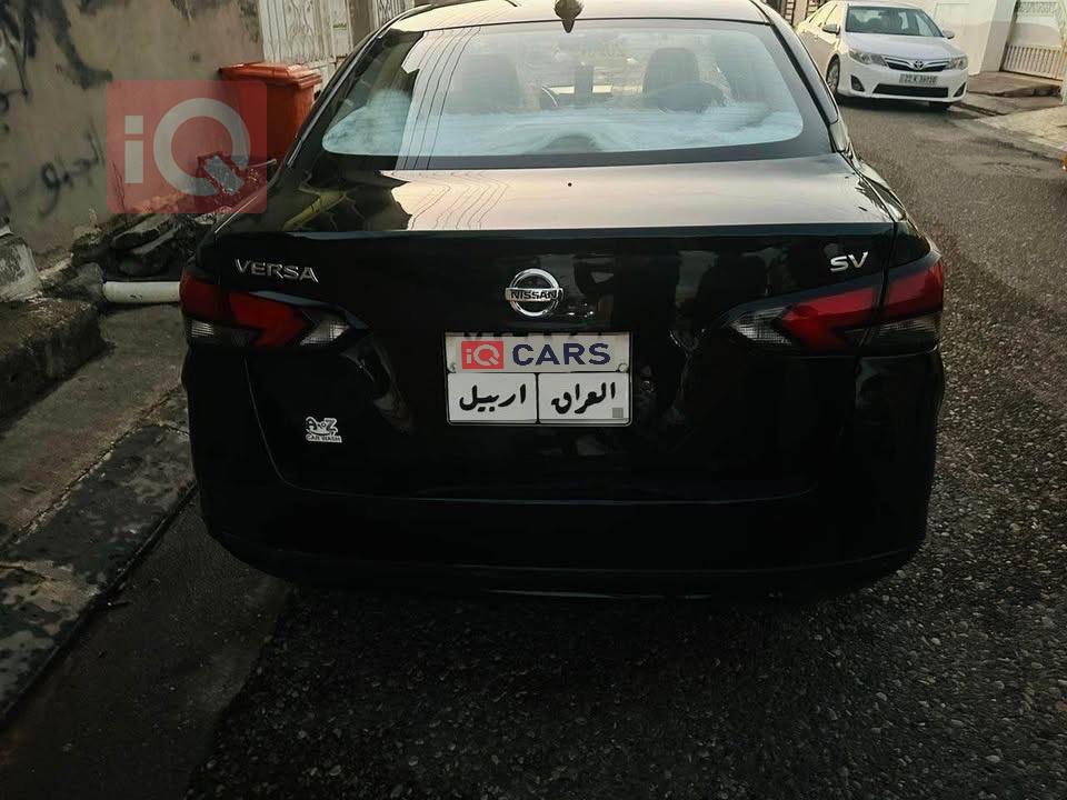 نيسان فيرسا